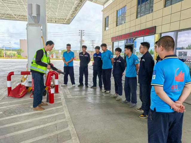 大理滄龍物流開展消防實(shí)戰(zhàn)演練筑牢安全防線、激活安全生產(chǎn)